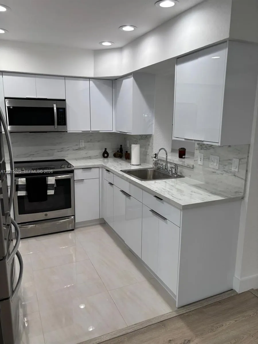 2780 NW 25th St, Fort Lauderdale FL 33311