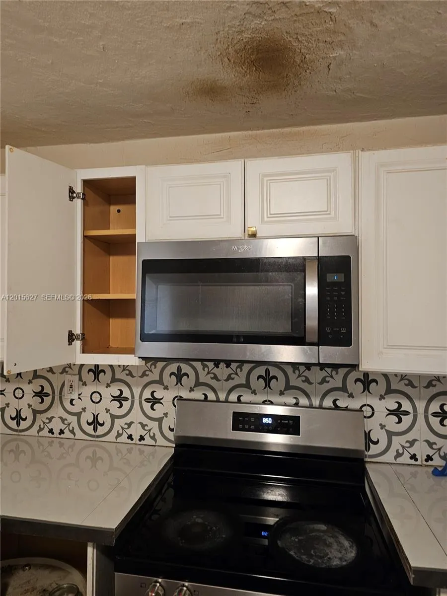 1717 NW 69th St, Miami FL 33147