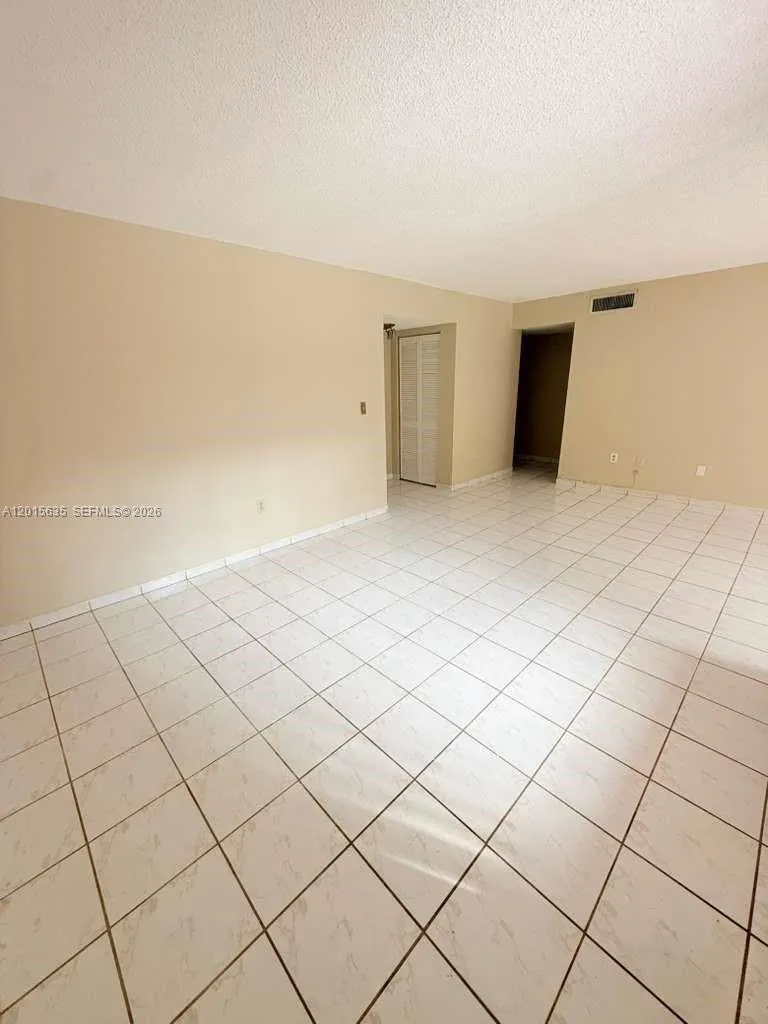 445 W Park Dr # 4, Miami FL 33172