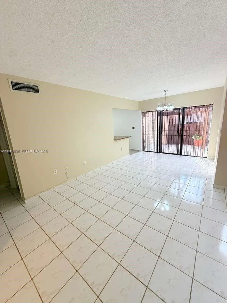 445 W Park Dr # 4, Miami FL 33172