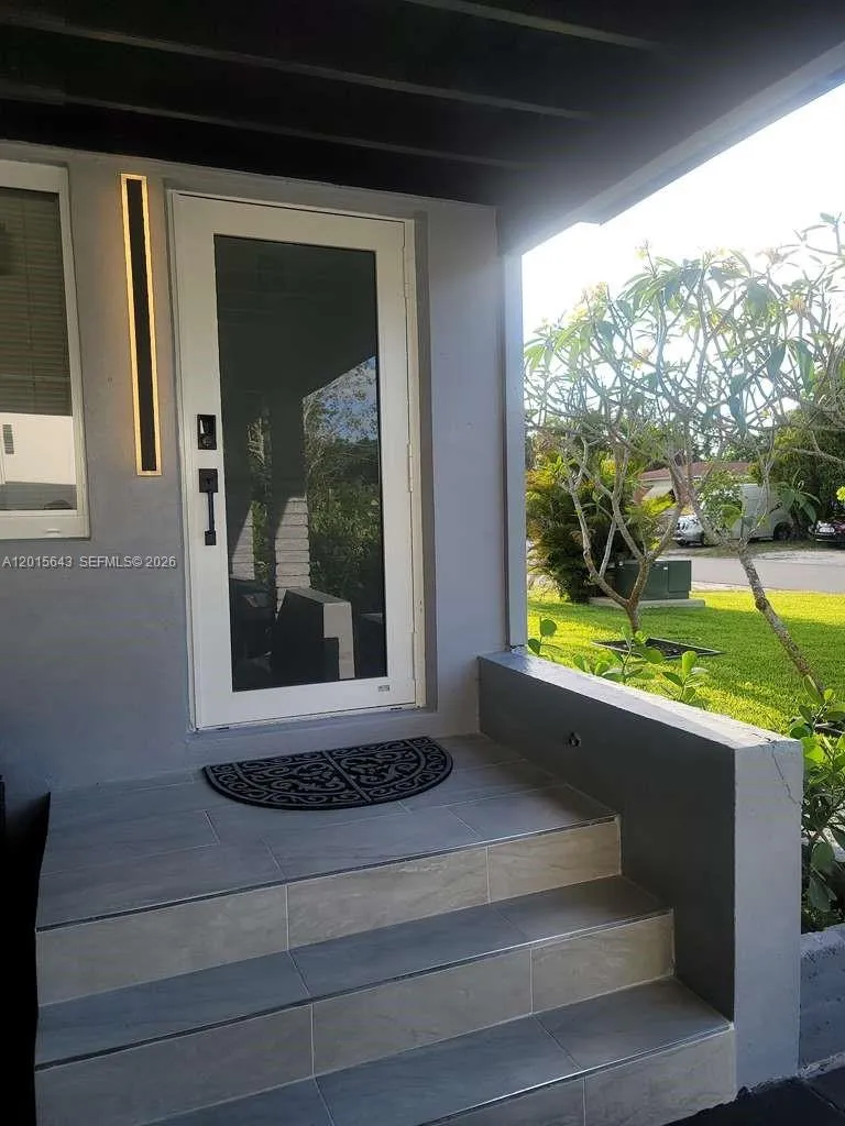 266 NE 162nd St, Miami FL 33162