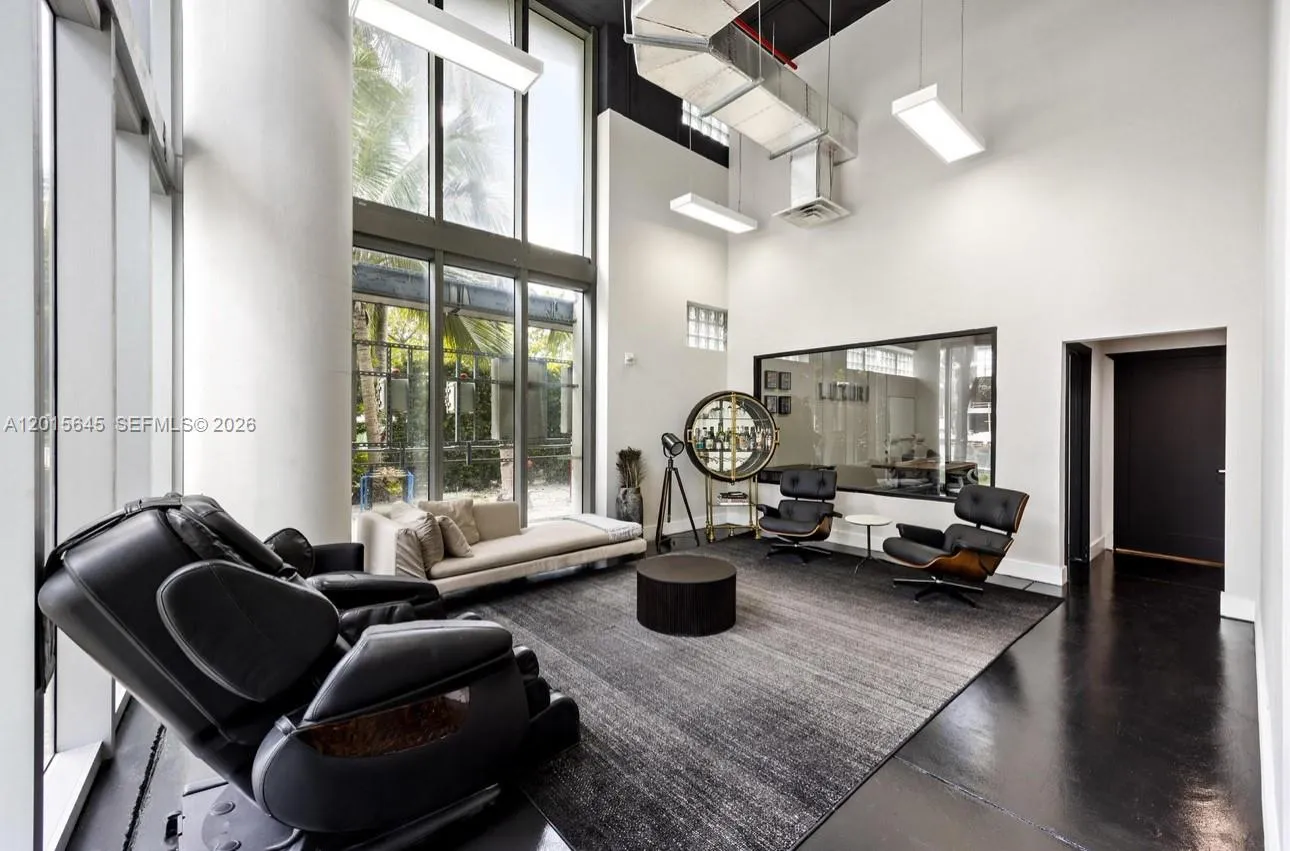 92 SW 3rd St, Miami FL 33130