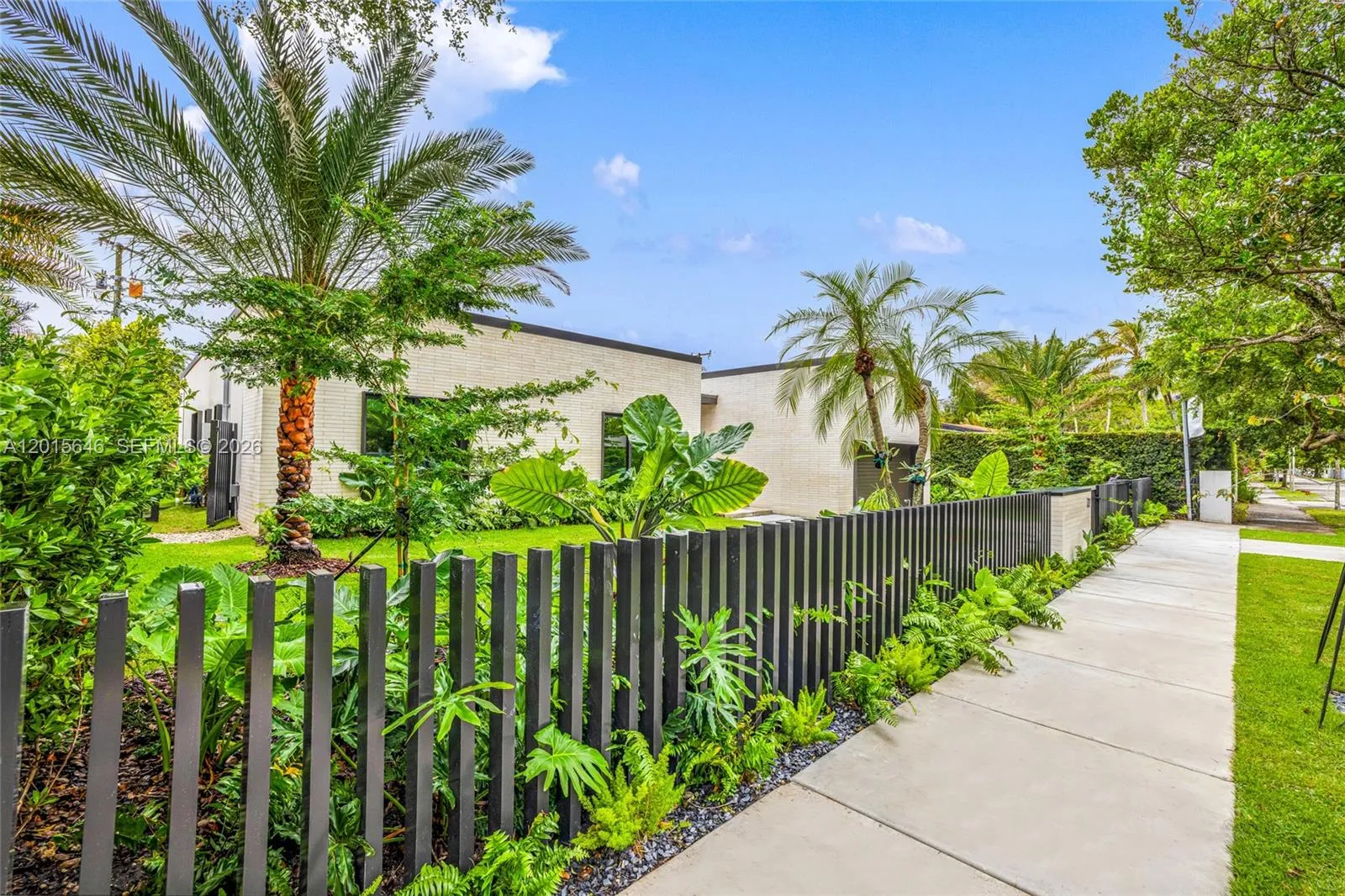 72 W Shore Dr W, Miami FL 33133