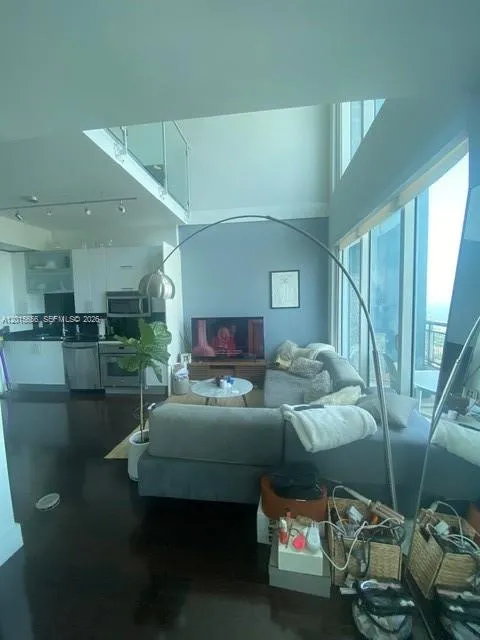 60 SW 13th St # 4611, Miami FL 33130