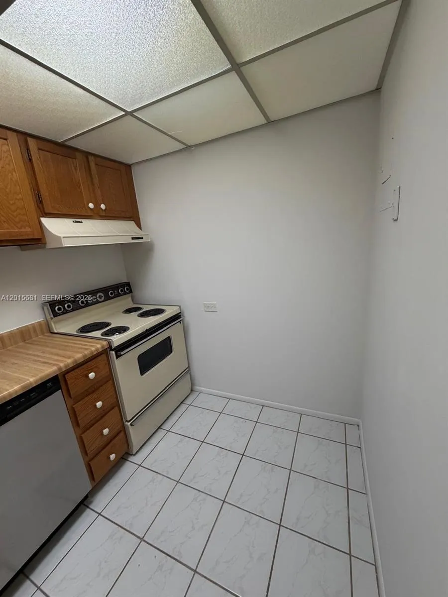 3720 Inverrary Dr # 2K, Lauderhill FL 33319