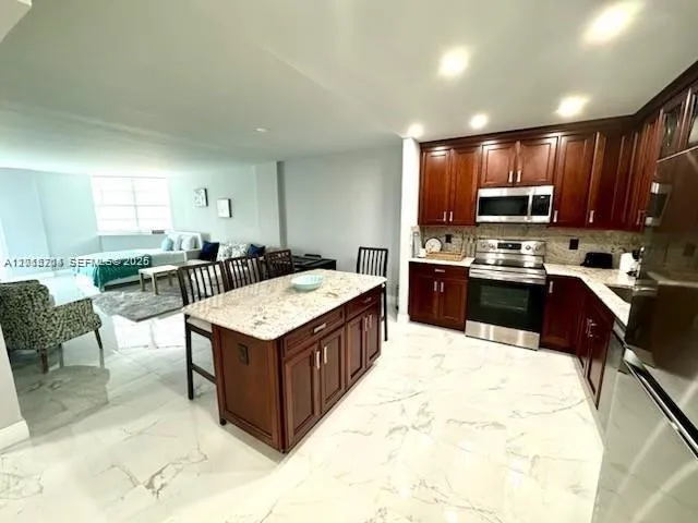 19370 Collins Ave # 826, Sunny Isles Beach FL 33160
