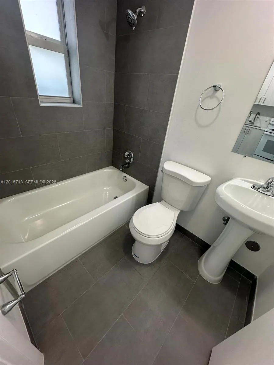 1535 NW 1st Pl # 10, Miami FL 33136