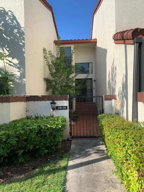 341 Ives Dairy Rd # 06, Miami FL 33179