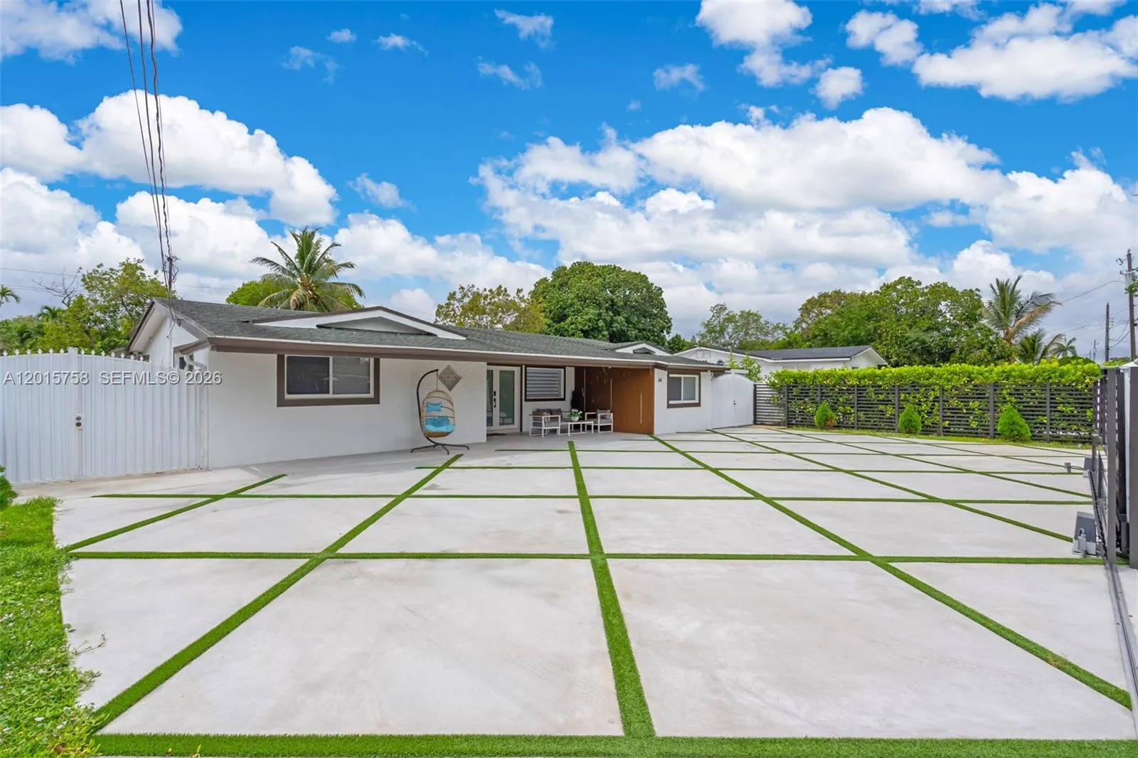 46 NE 164th St, Miami FL 33162