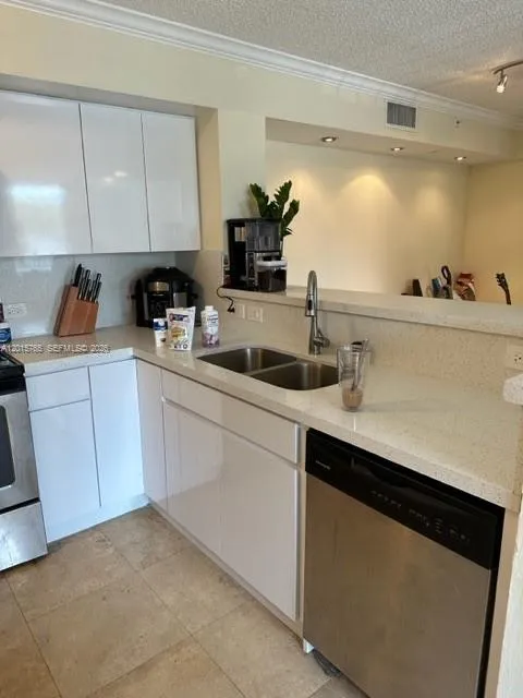 11155 SW 5th Pl # 205, Pembroke Pines FL 33025