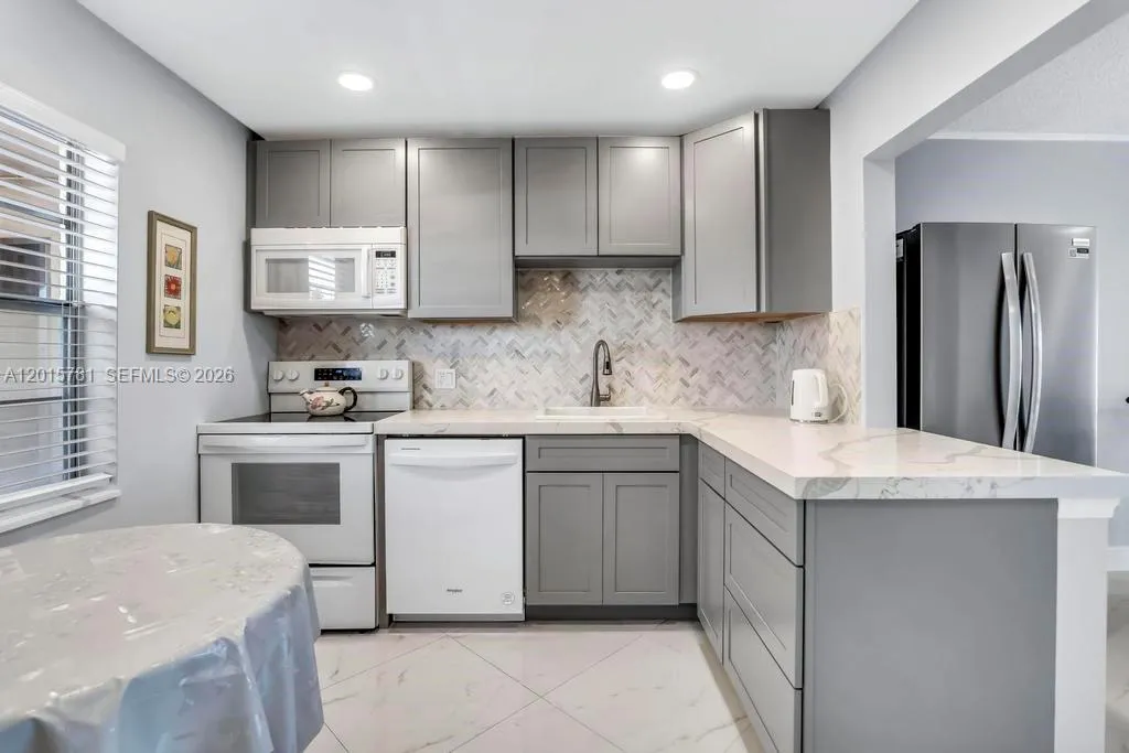 1020 Country Club Dr # 405, Margate FL 33063