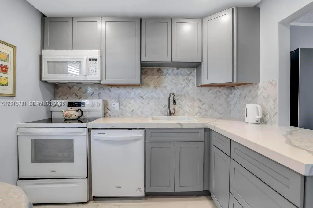 1020 Country Club Dr # 405, Margate FL 33063