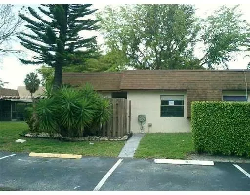 2 bedroom 2 bath for sale at 5702 Swordfish Cir, Tamarac FL 33319
