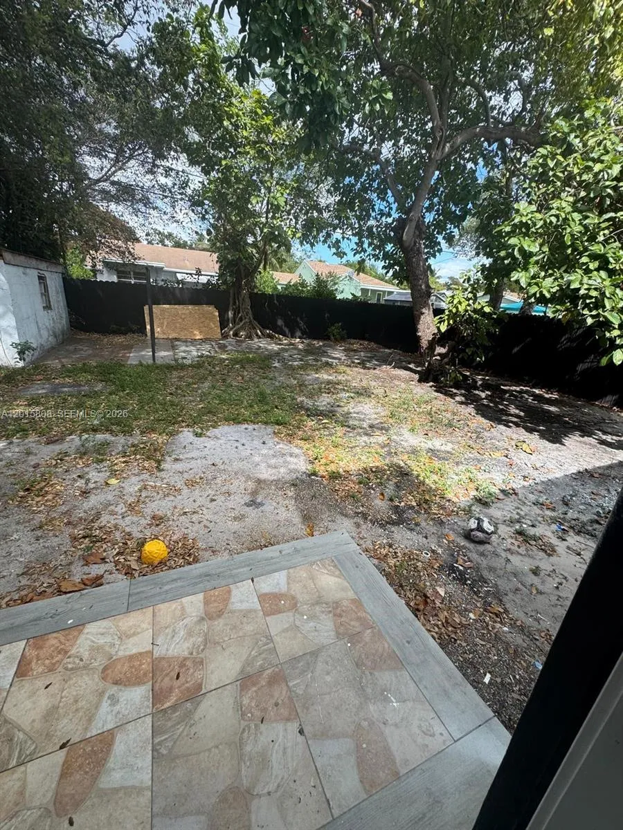833 NW 75th St, Miami FL 33150