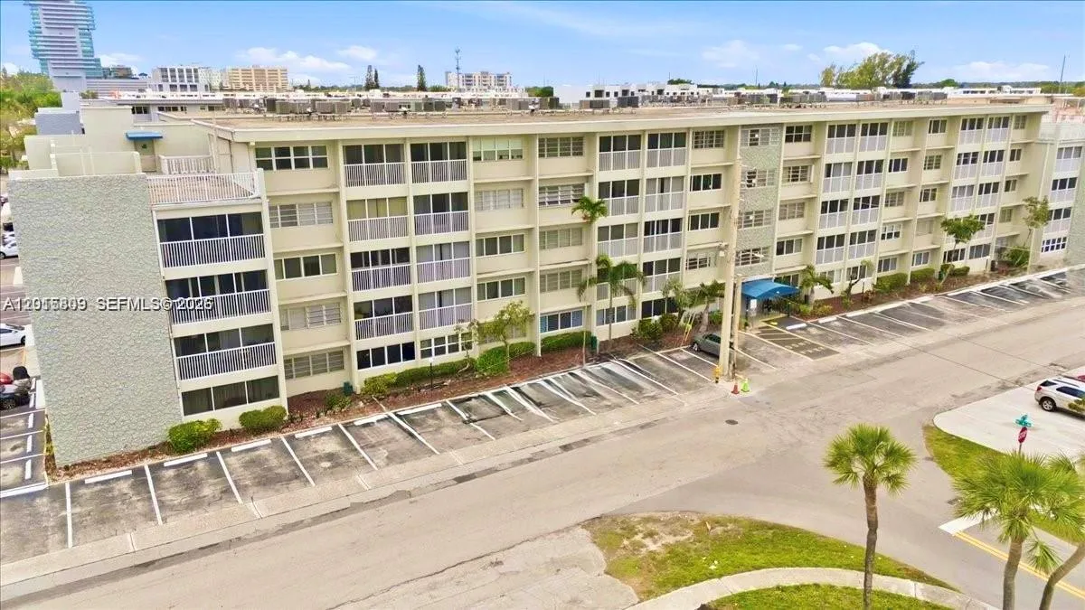 330 SE 2nd St # 101G, Hallandale Beach FL 33009