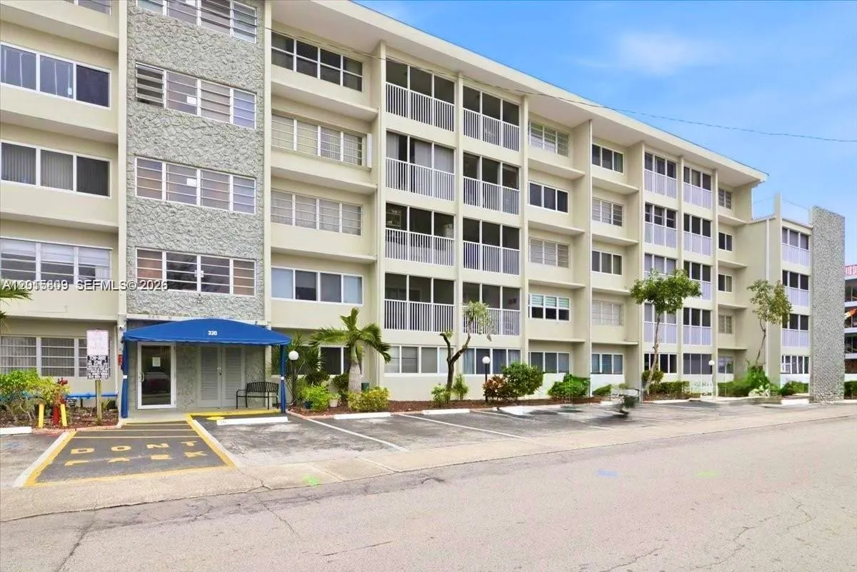 330 SE 2nd St # 101G, Hallandale Beach FL 33009