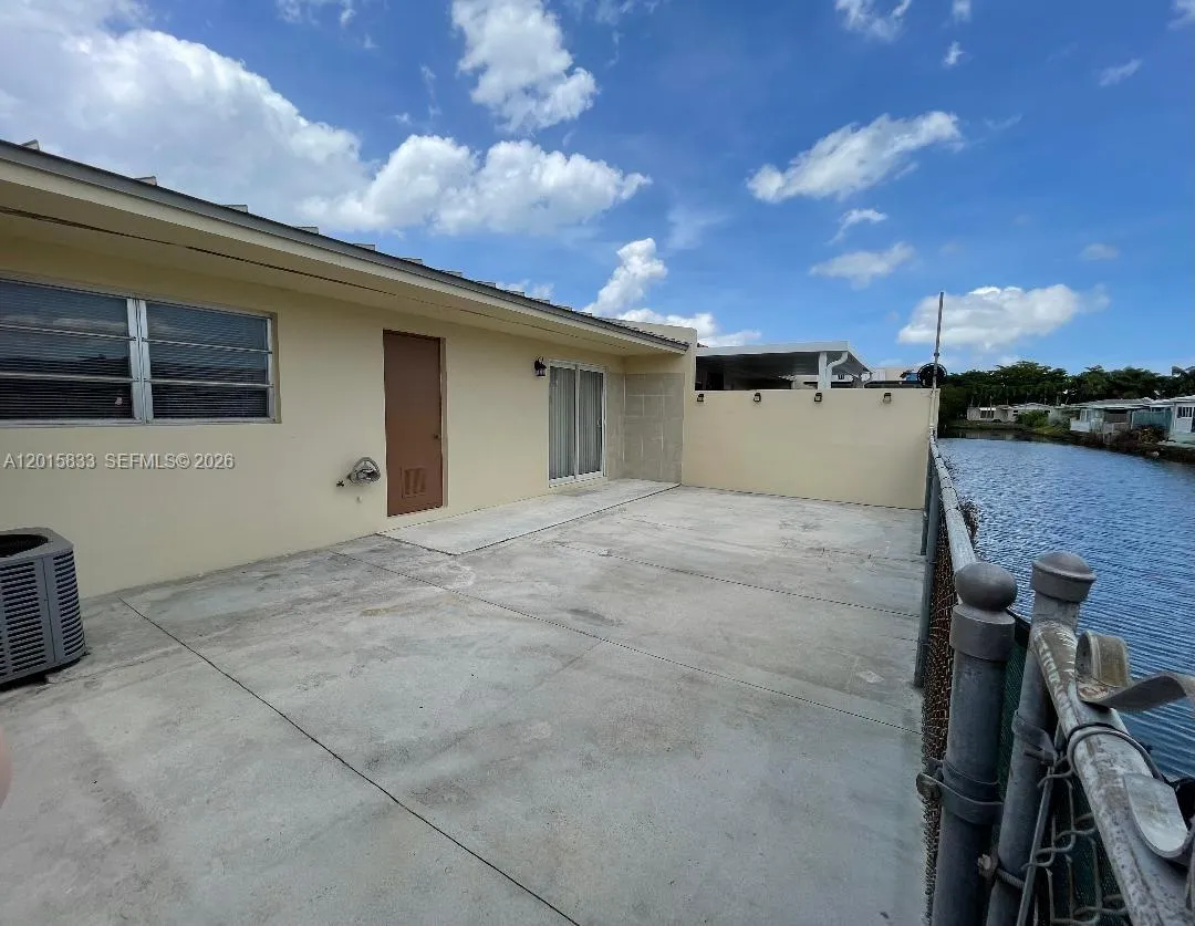 10112 SW 20th St, Miami FL 33165