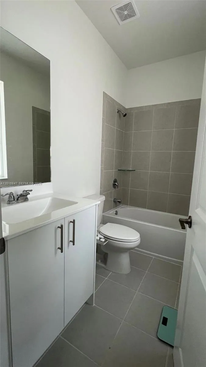 3 bedroom 3 bath for sale at 686 SE 13th Ct, Homestead FL 33034