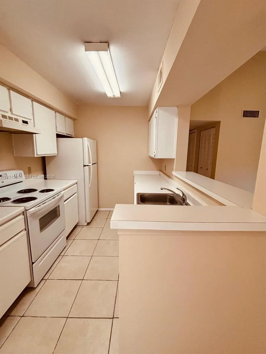 2607 NW 33rd St # 2114, Oakland Park FL 33309