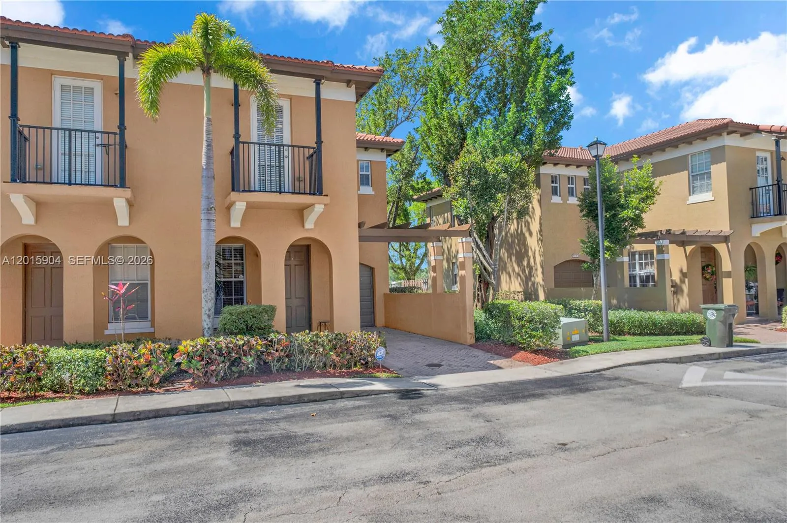 6893 Julia Gardens Dr, Coconut Creek FL 33073