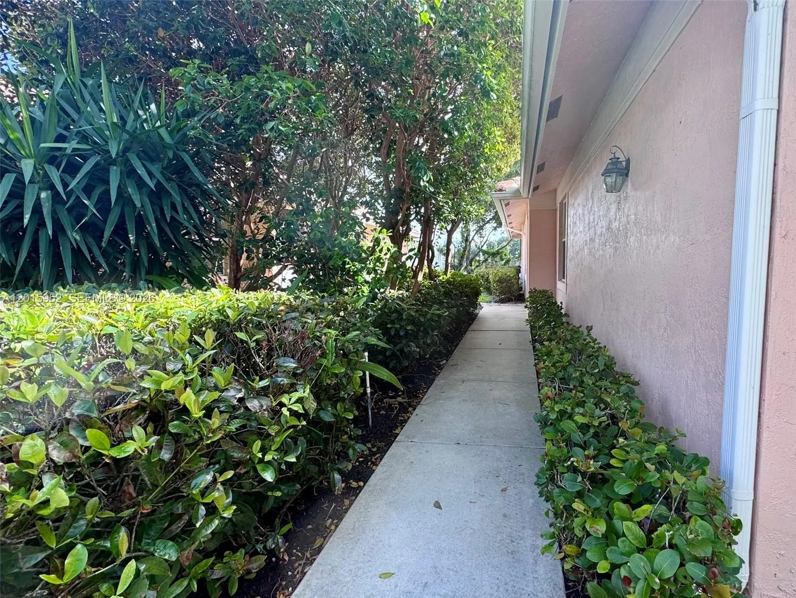 2450 S Coral Trace Cir, Delray Beach FL 33445