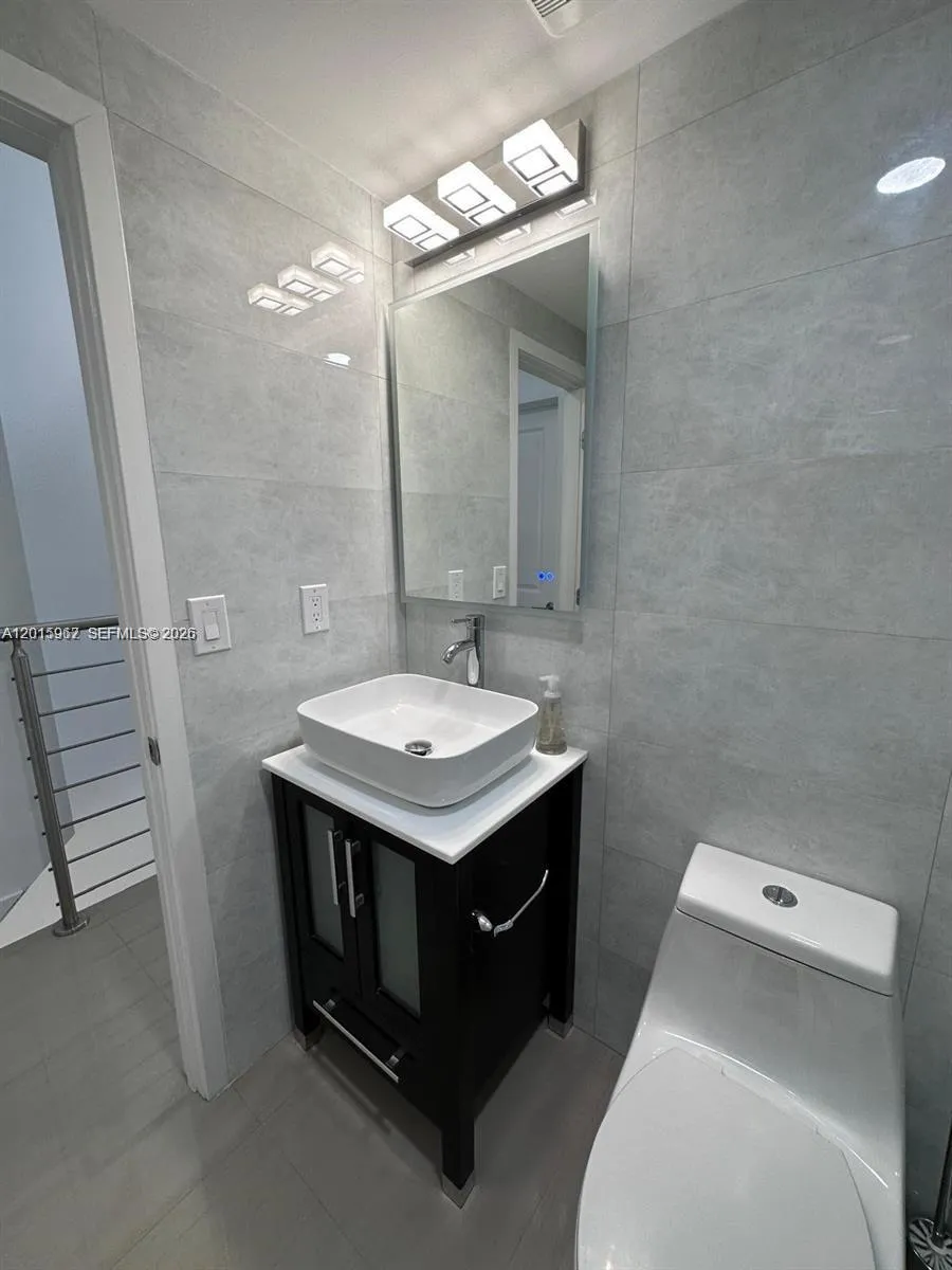 8010 SW 152nd Ave # 211, Miami FL 33193