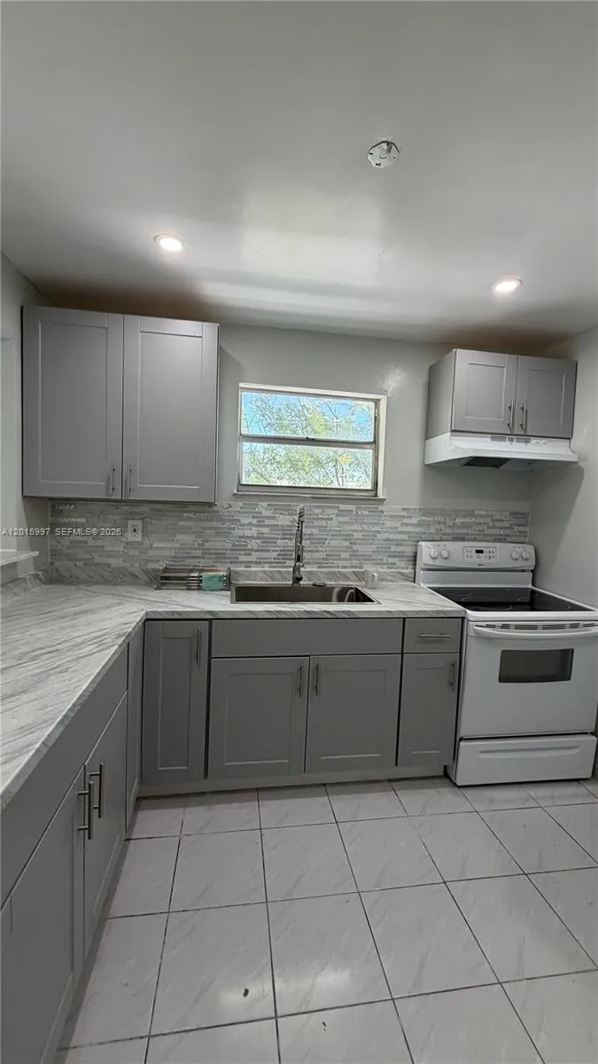 7101 Byron Ave # 201, Miami Beach FL 33141