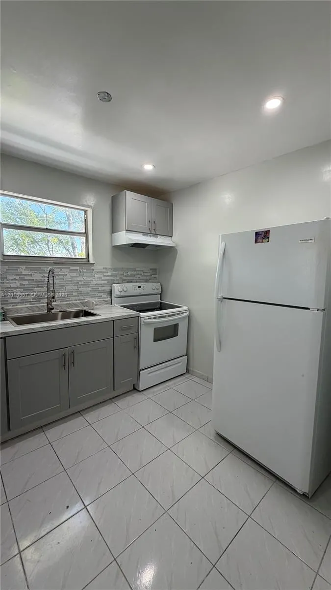 7101 Byron Ave # 201, Miami Beach FL 33141