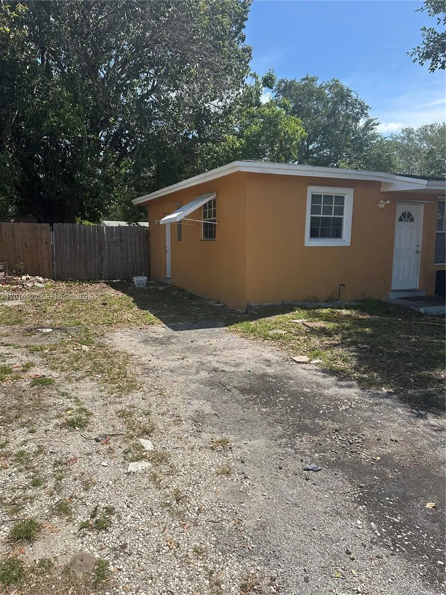 4141 SW 32nd Dr, West Park FL 33023