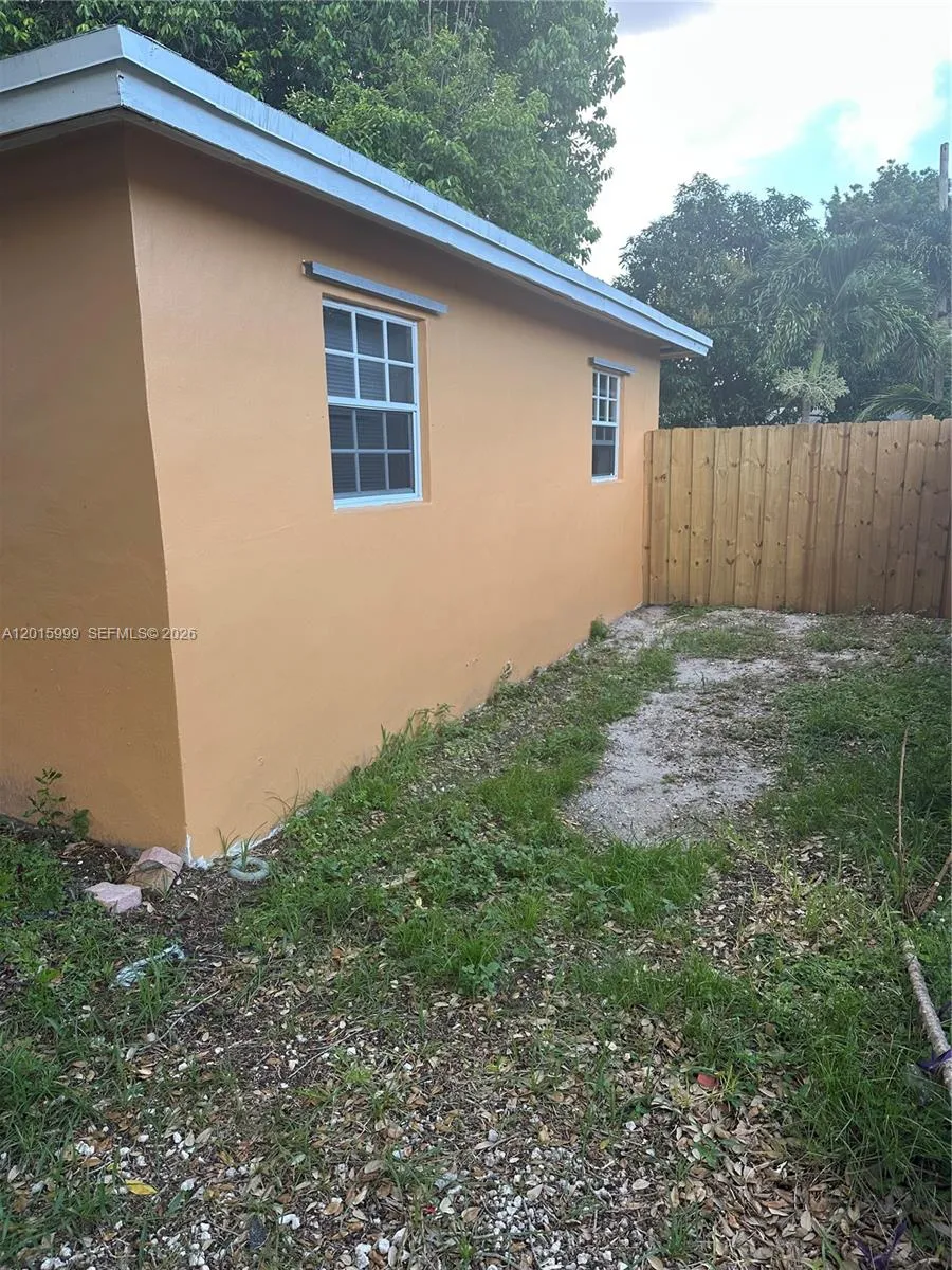 4141 SW 32nd Dr, West Park FL 33023