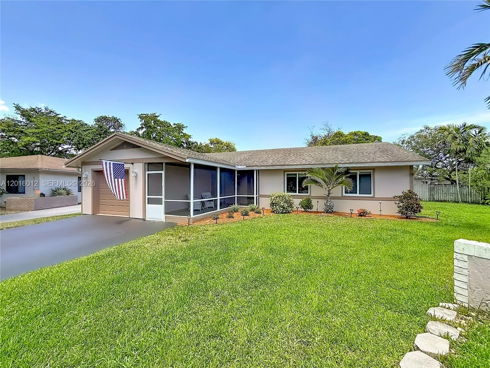 2176 Nova Village Dr, Davie FL 33317