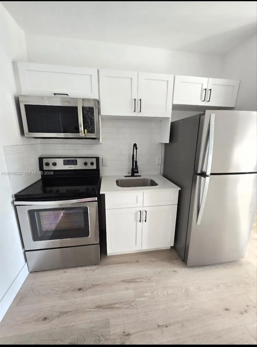 801 NW 75th St # R, Miami FL 33150