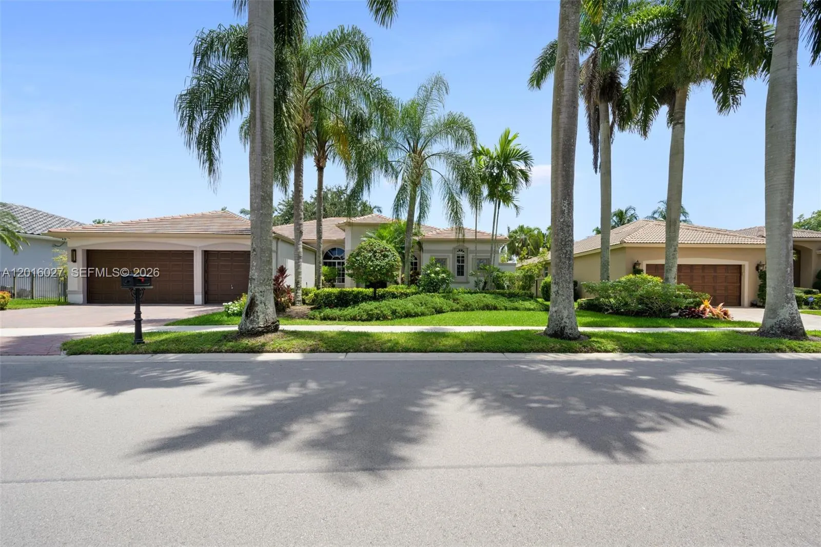 2538 Eagle Run Dr, Weston FL 33327