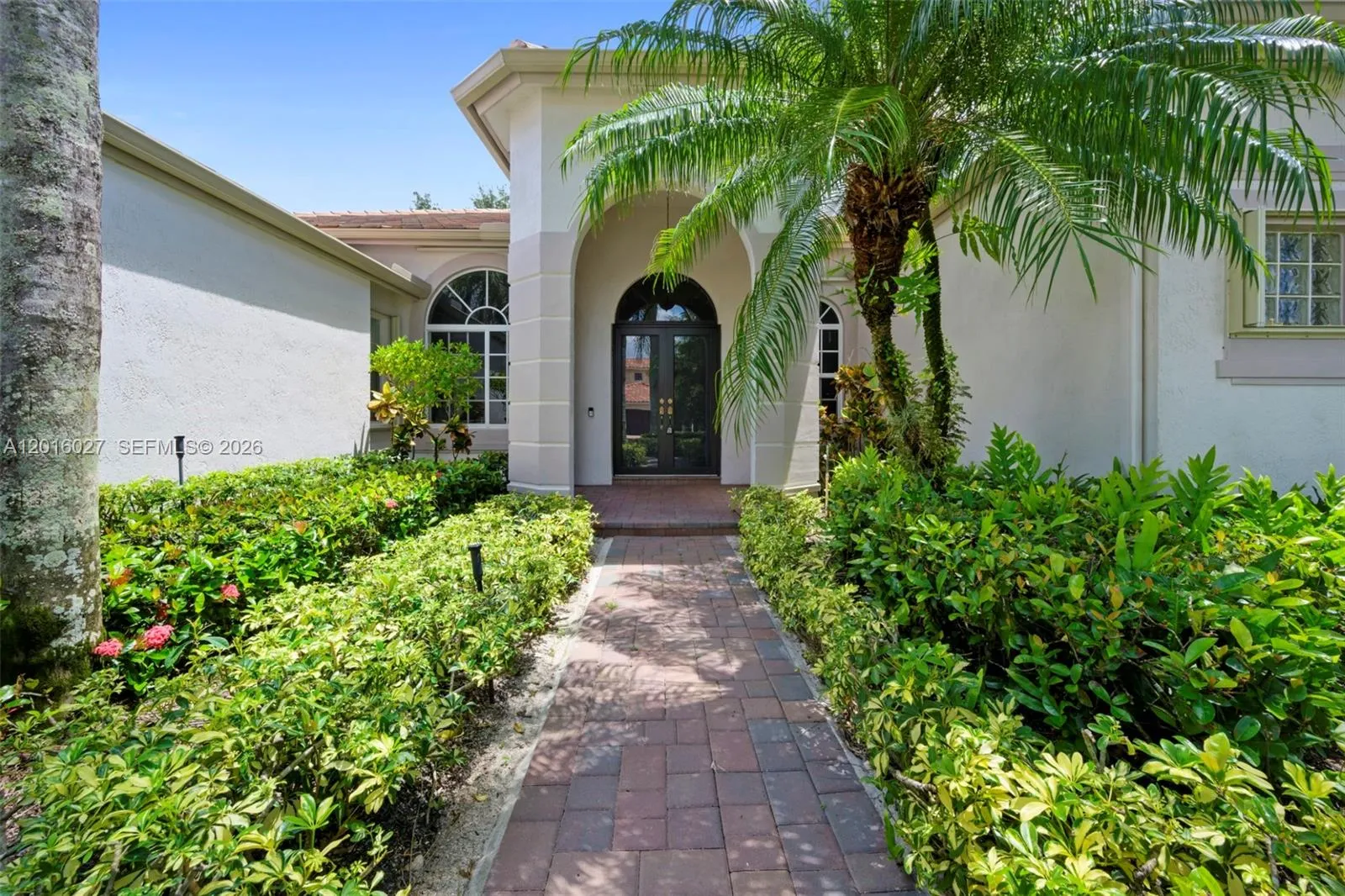 2538 Eagle Run Dr, Weston FL 33327