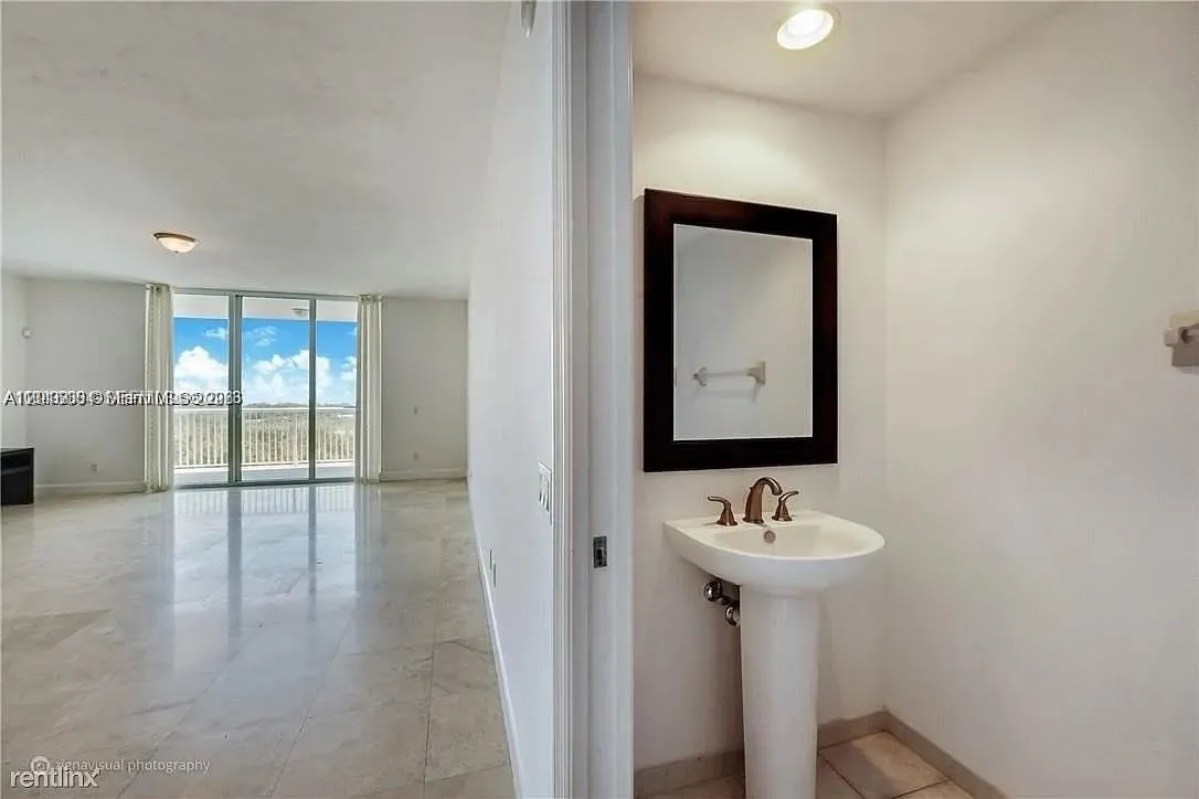 14951 Royal Oaks Ln # 1908, North Miami FL 33181
