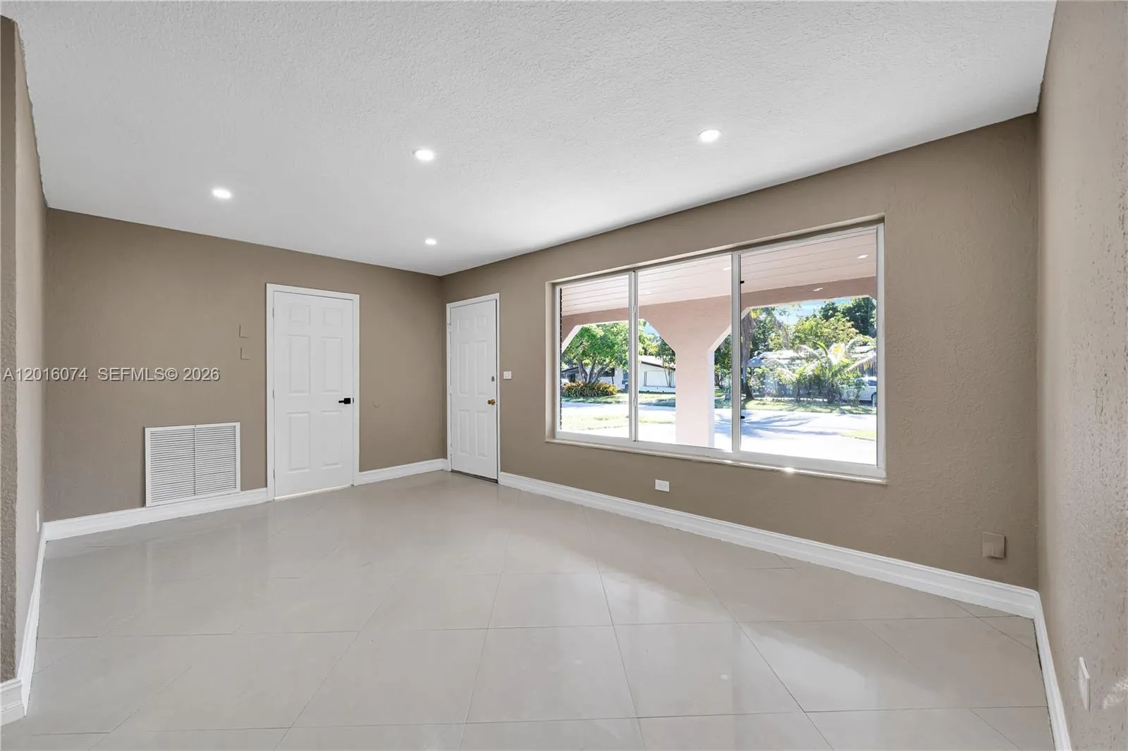 2512 Alcazar Dr, Miramar FL 33023