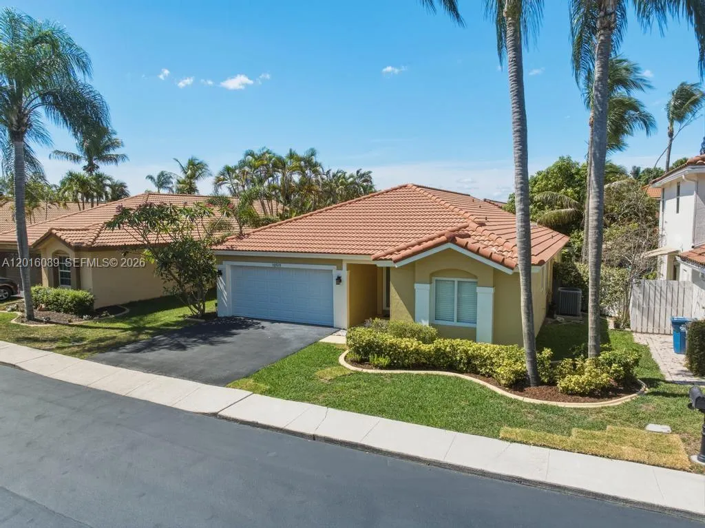 12511 NW 10th St, Sunrise FL 33323