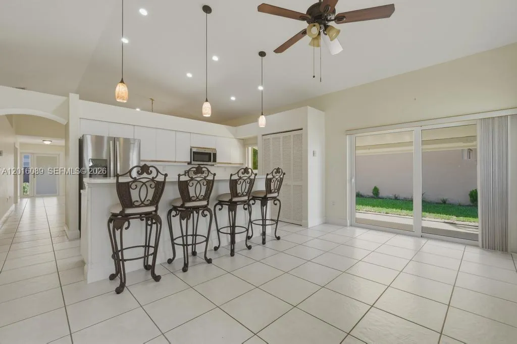 12511 NW 10th St, Sunrise FL 33323