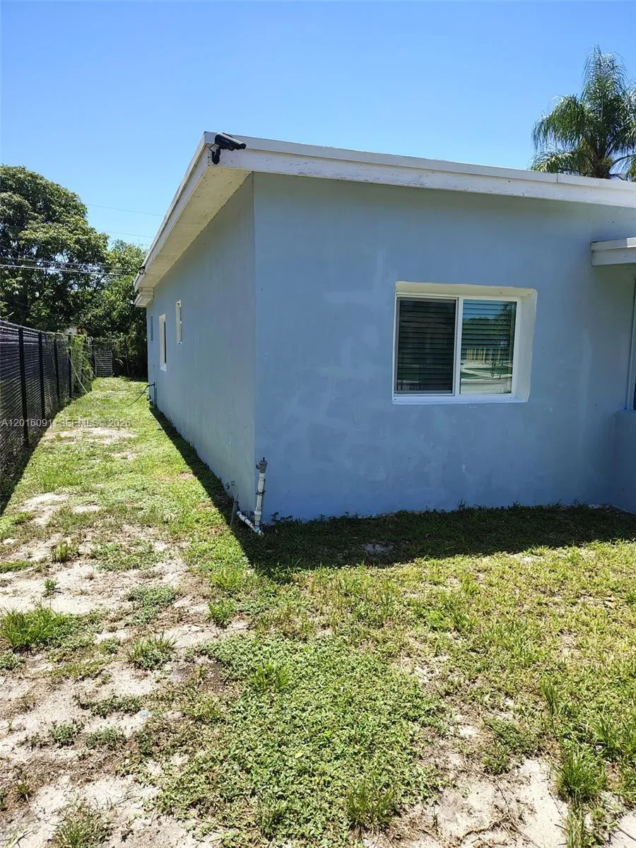 311 NW 28th Way, Fort Lauderdale FL 33311