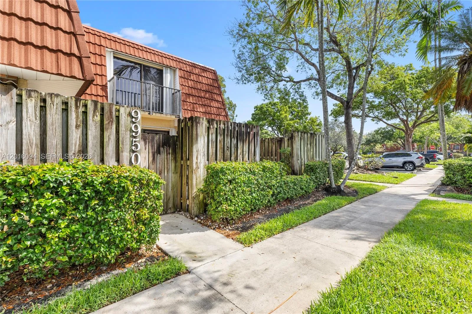9950 NW 6th Pl, Plantation FL 33324