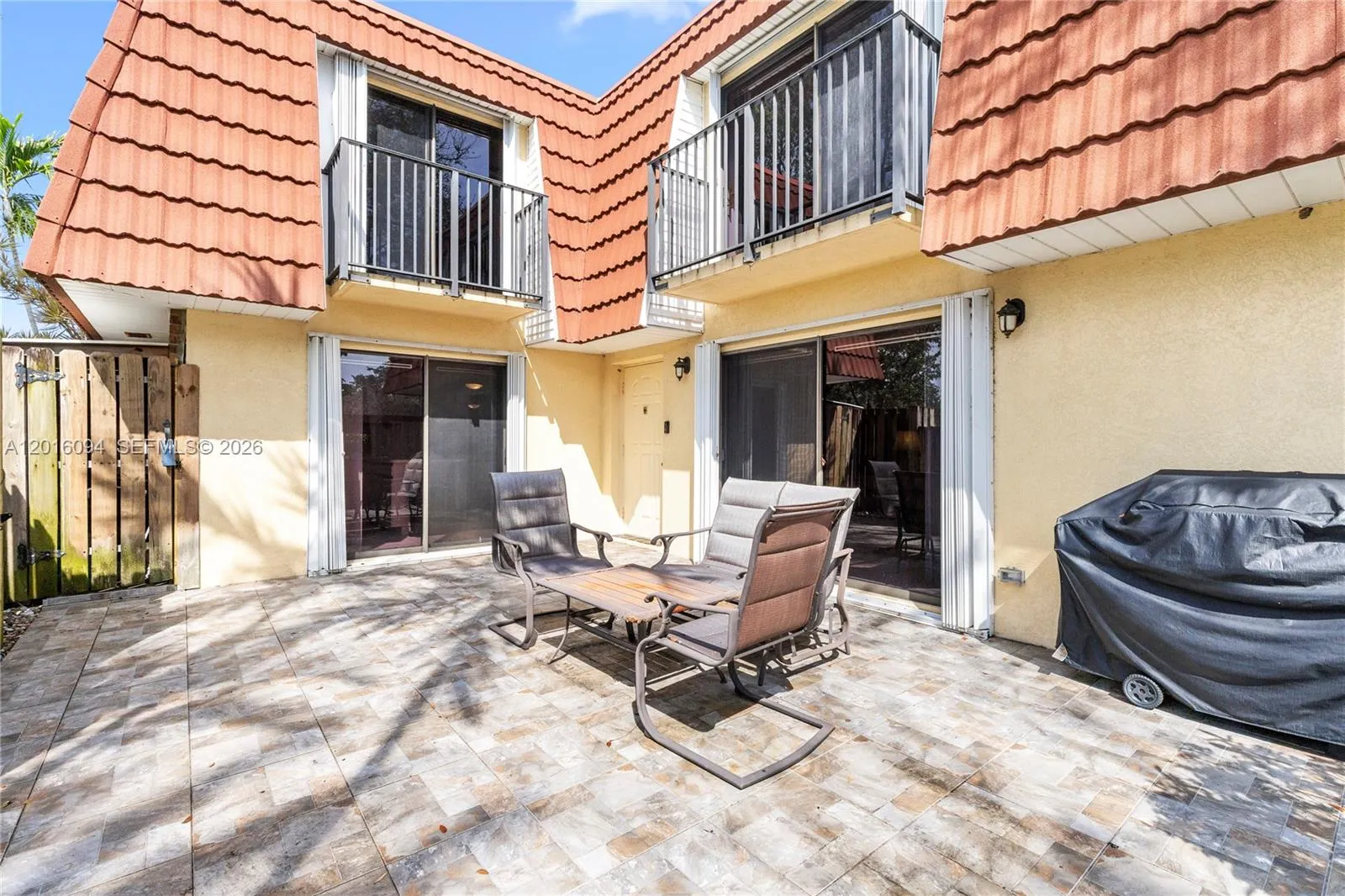 9950 NW 6th Pl, Plantation FL 33324