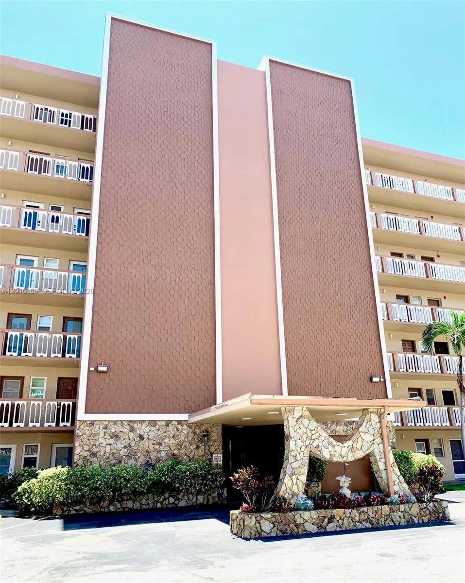 2 bedroom 2 bath for sale at 501 NE 14th Ave # 601, Hallandale Beach FL 33009