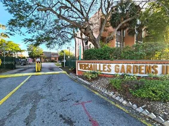 9420 W Flagler St # 103, Miami FL 33174