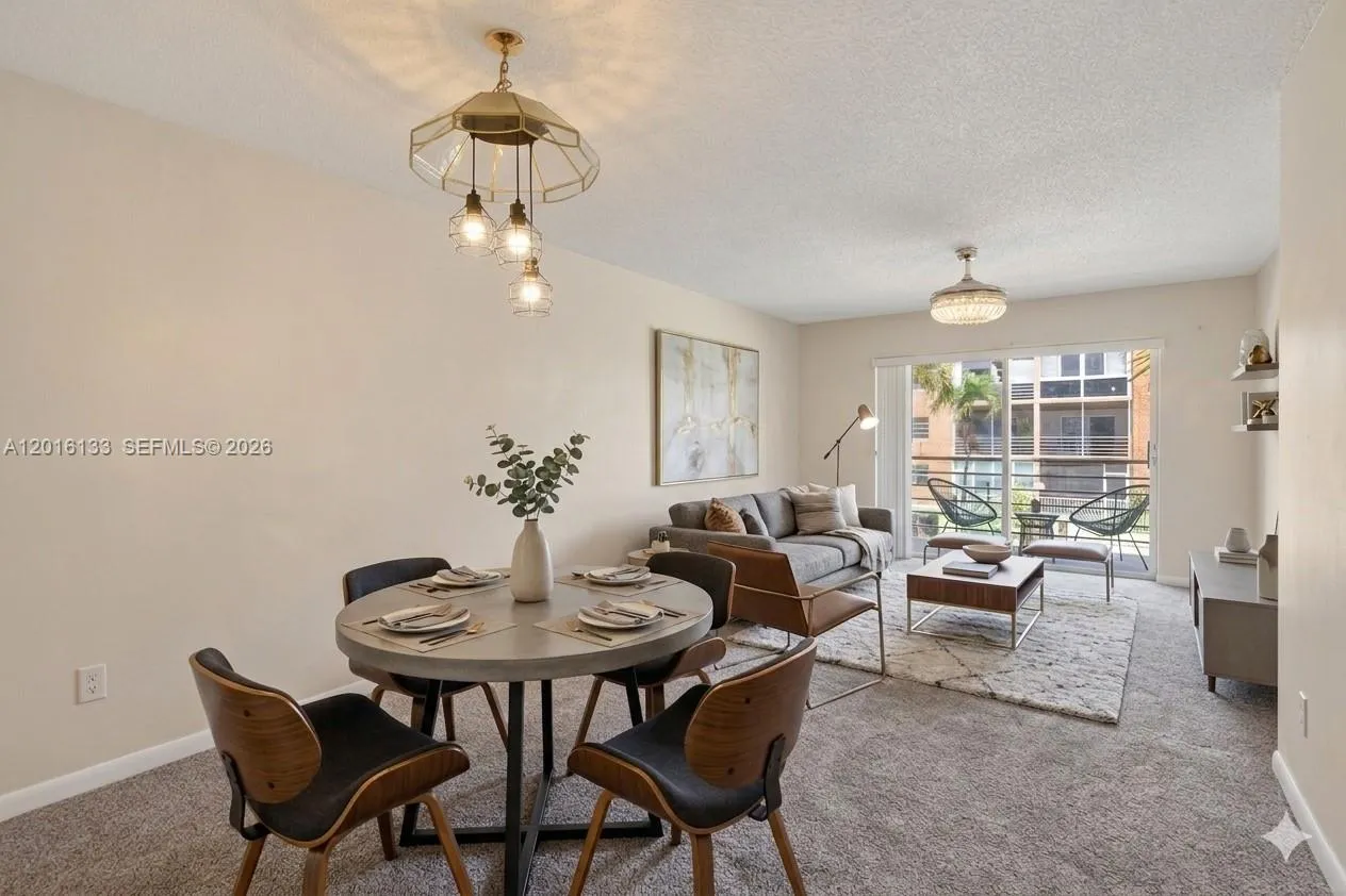 3048 E Sunrise Lakes Dr # 220, Sunrise FL 33322