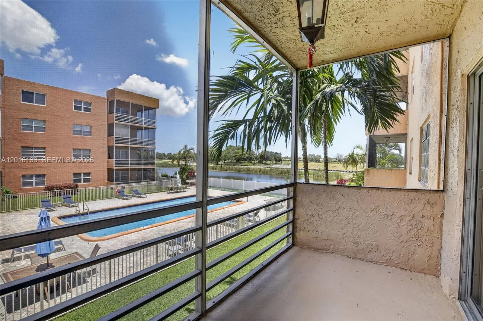 3048 E Sunrise Lakes Dr # 220, Sunrise FL 33322