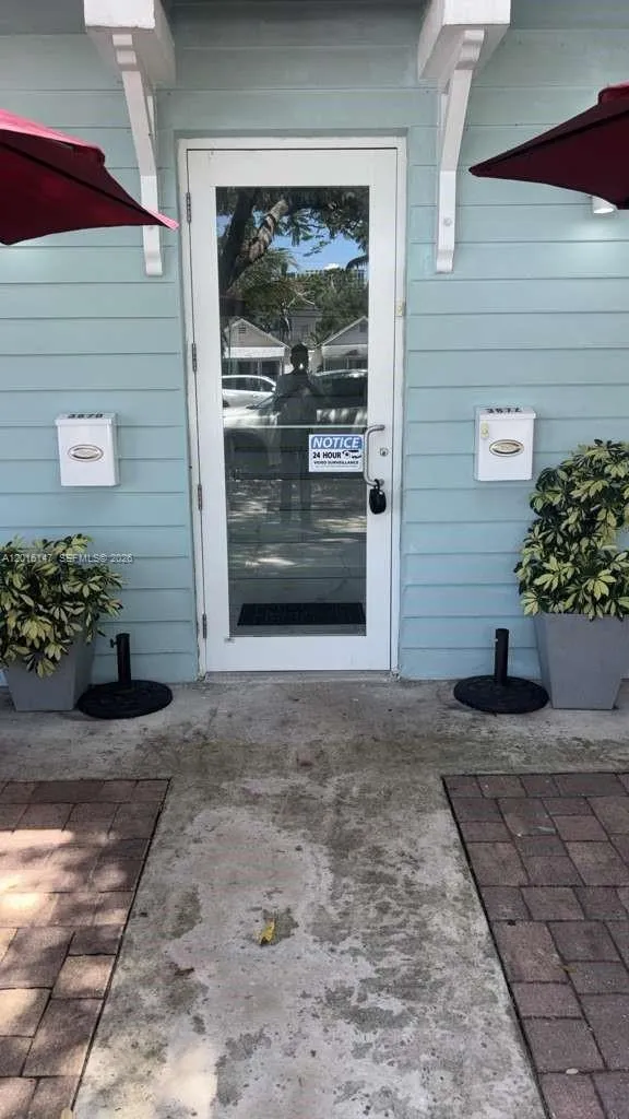 3872 Grand Ave # A, Miami FL 33133