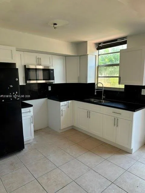 6166 SW 68th St # 23, South Miami FL 33143