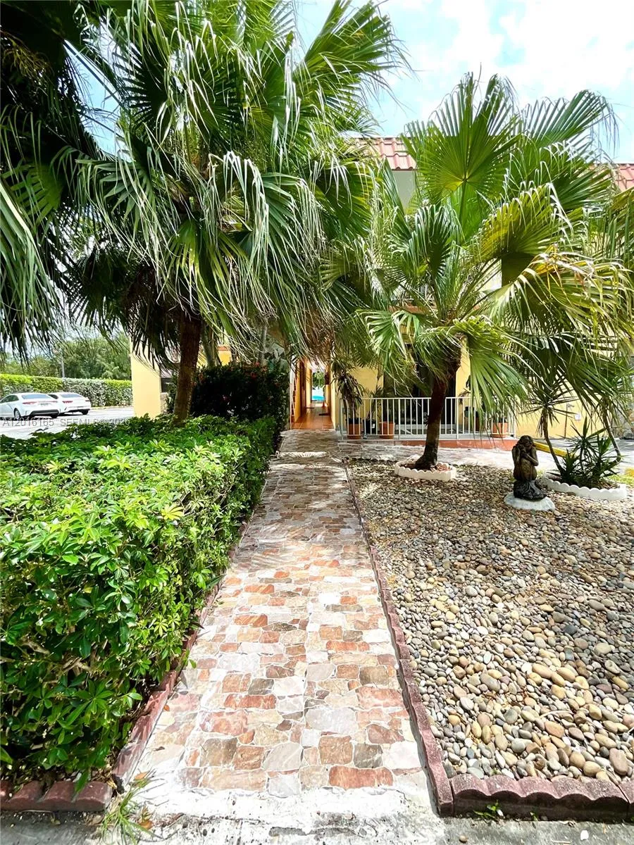 3522 NE 166th St # 7, North Miami Beach FL 33160