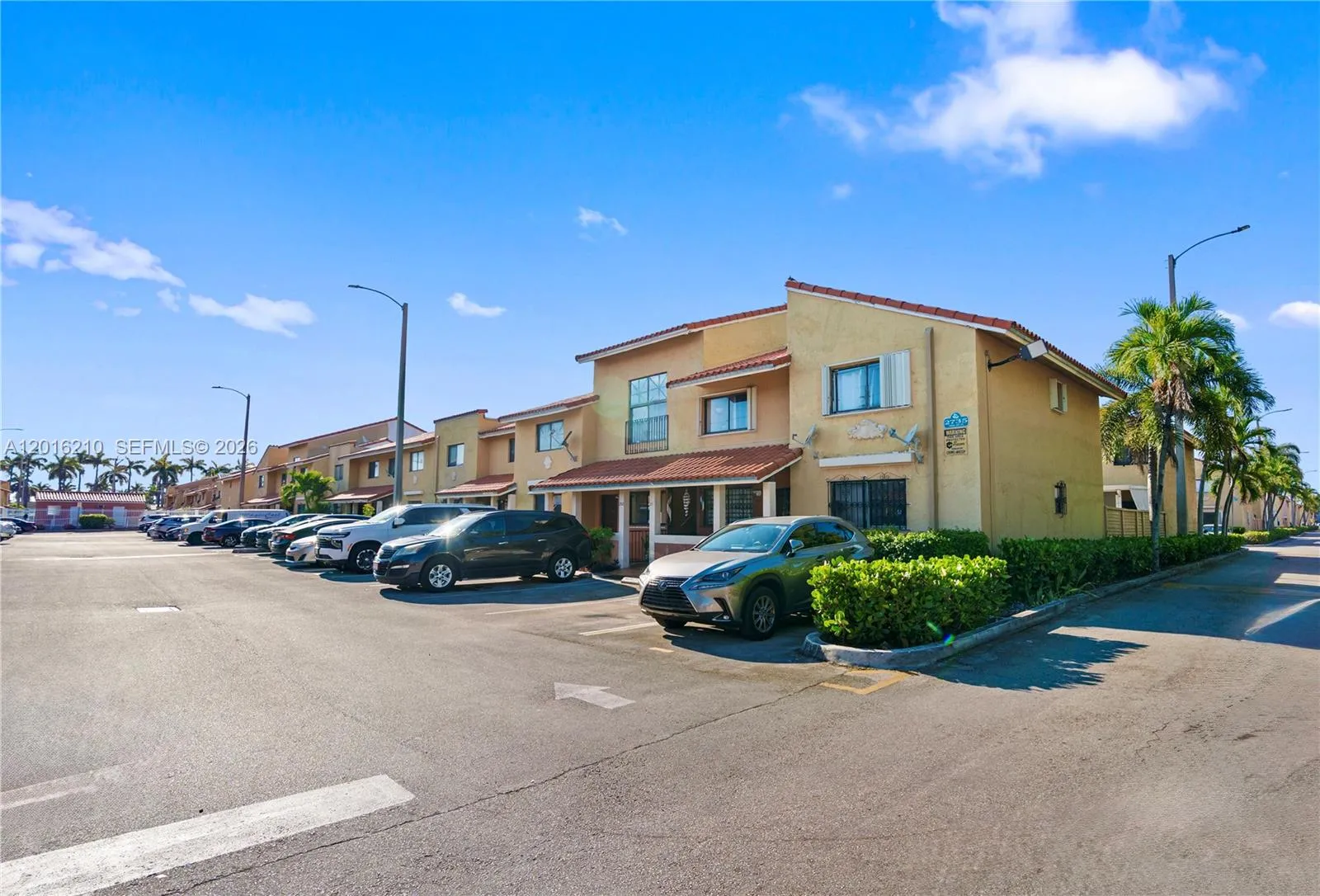 2735 W 60th Pl # 204, Hialeah FL 33016