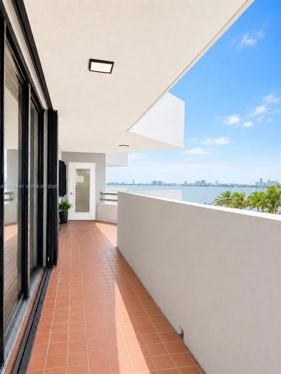 555 NE 30th St # 404, Miami FL 33137